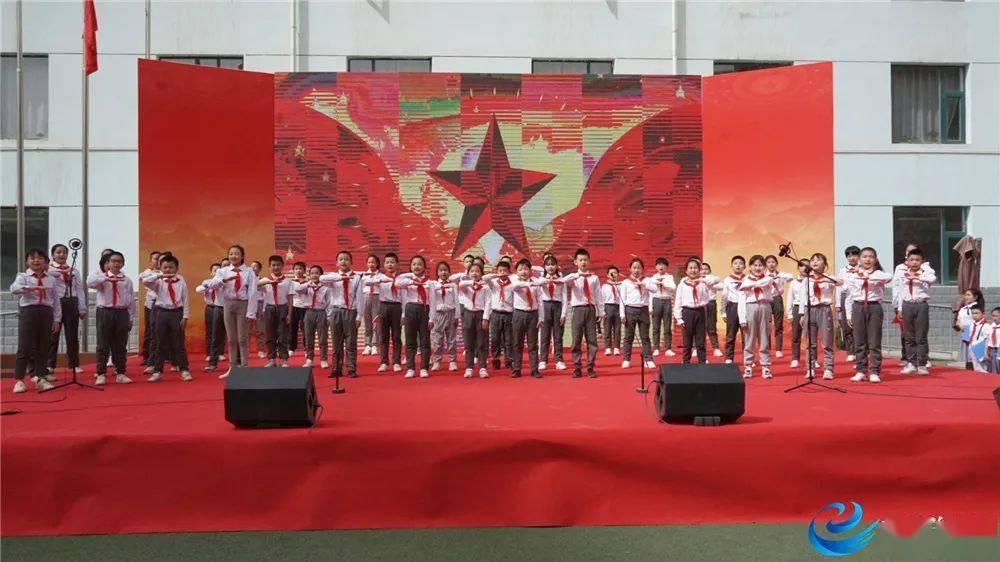 秋天的职场,穿什么样的连衣裙会显得更时髦但又不失稳重?,解决你的疑问
